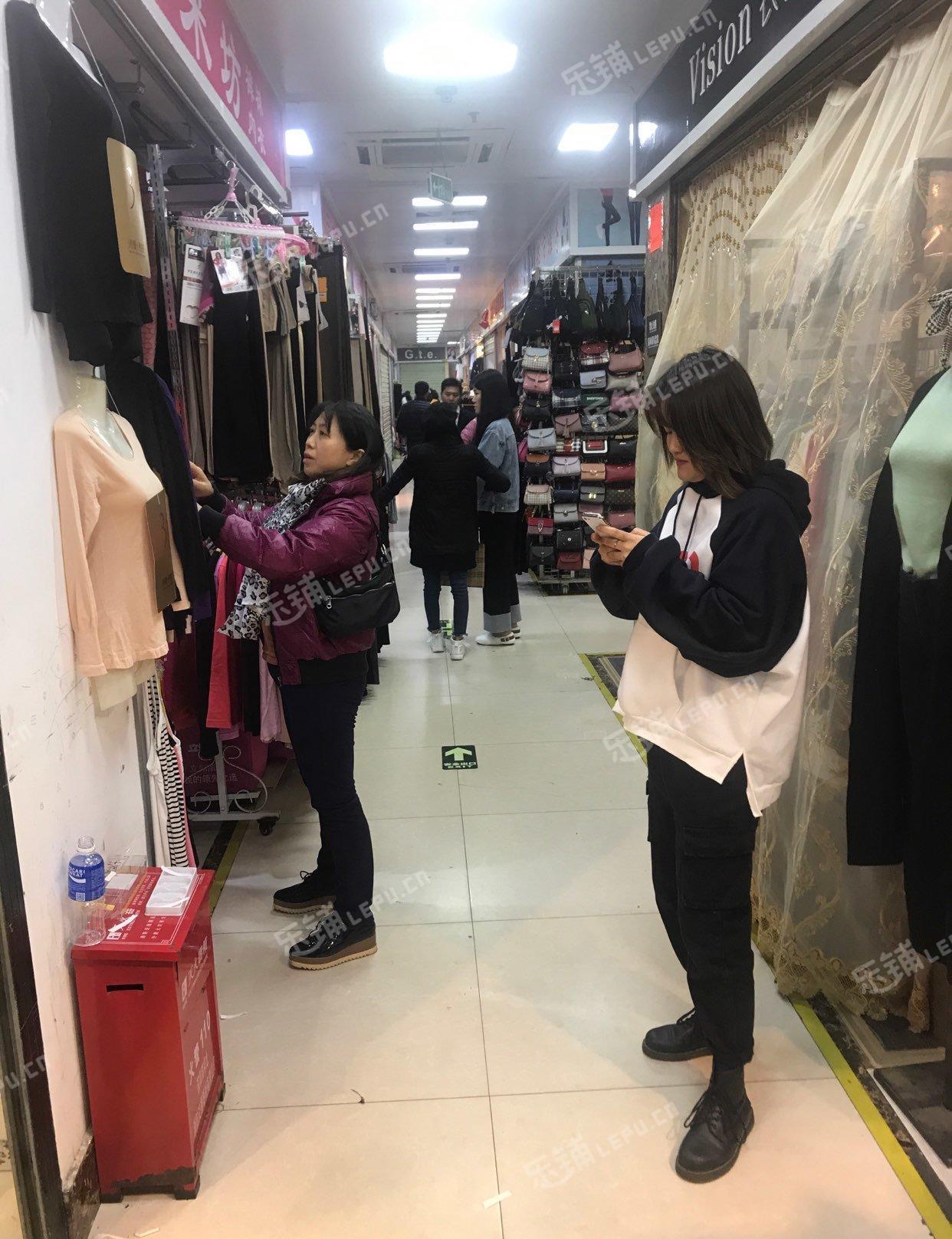 龙岗区丹竹头南岭南路10㎡服装店转让,个人照可用