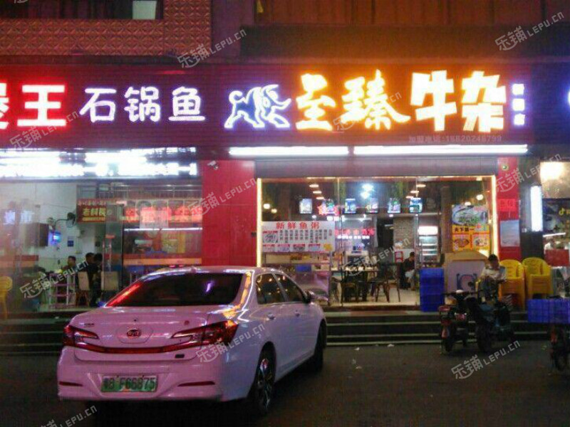 龙华区华宁路80㎡小吃快餐店转让,可办照,可明火,可餐饮