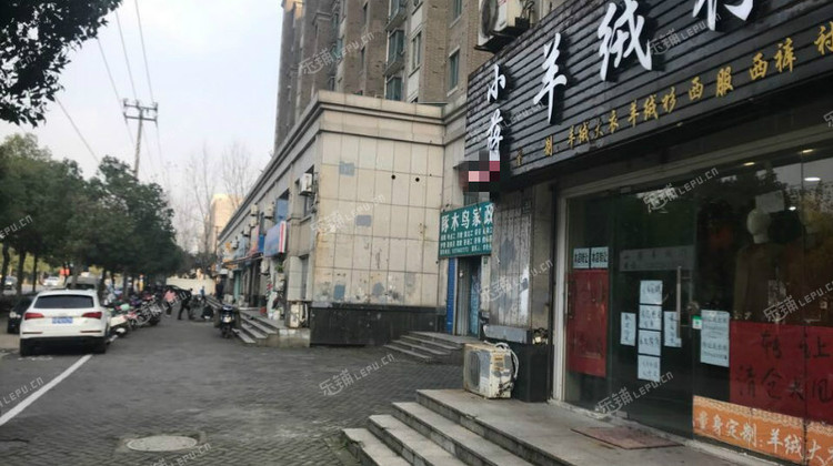 松江九亭涞坊路218㎡服装店出租,可办照