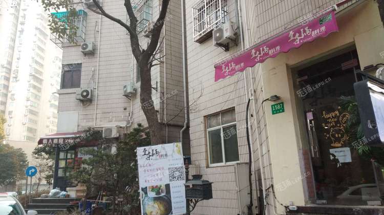 长宁镇宁路华山路90㎡火锅店转让,个人照可用,可明火,可餐饮