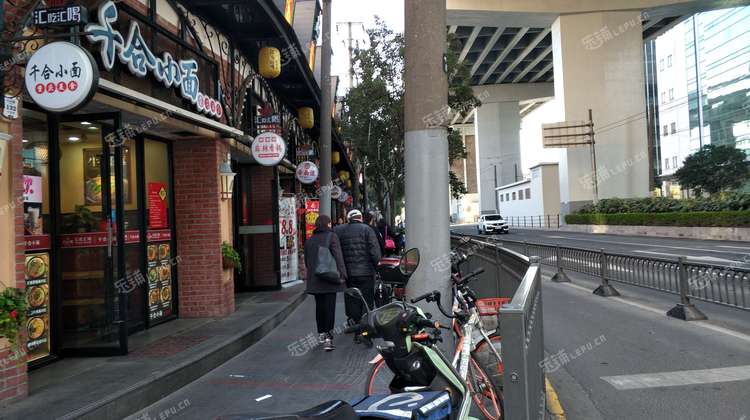 杨浦控江路宁国路60㎡米粉米线面馆转让个人照可用可明火可餐饮