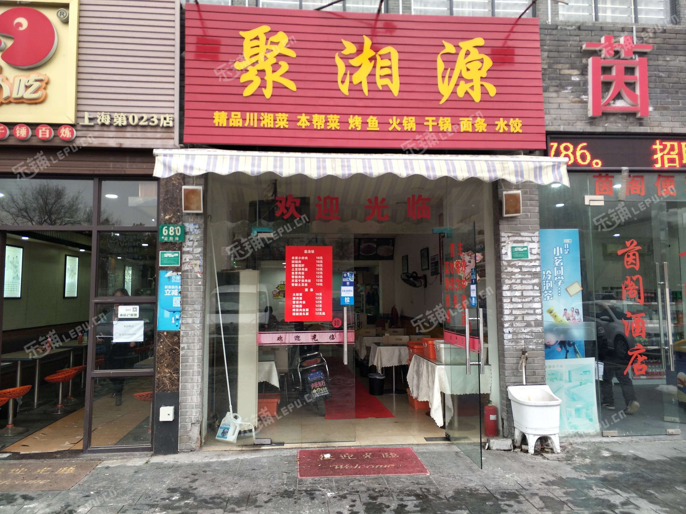 金山石化龙胜路75㎡小吃快餐店转让,个人照可用,可明火,可餐饮