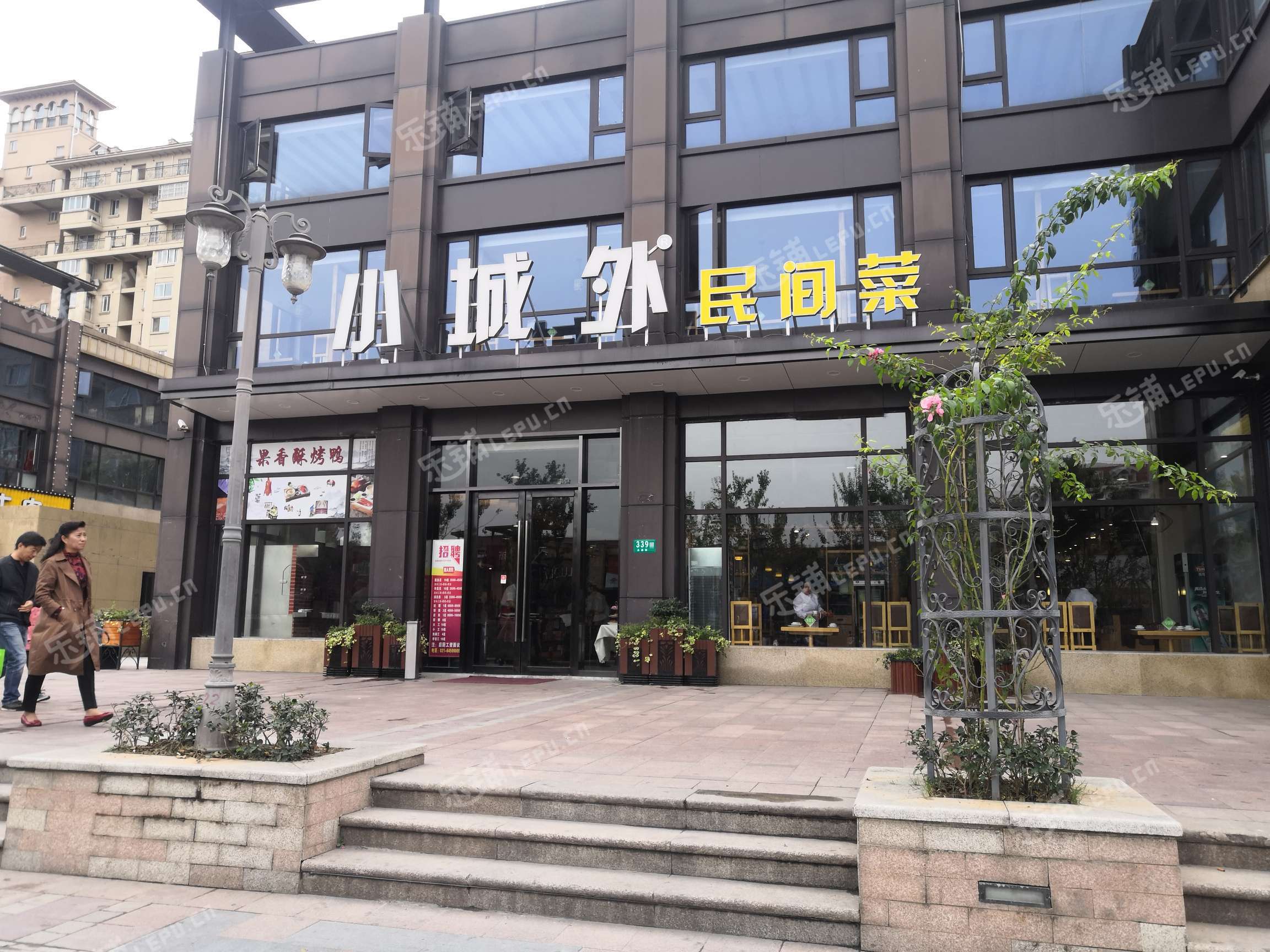 闵行吴泾永德路800㎡小吃快餐店转让,个人照可用,可明火,可餐饮