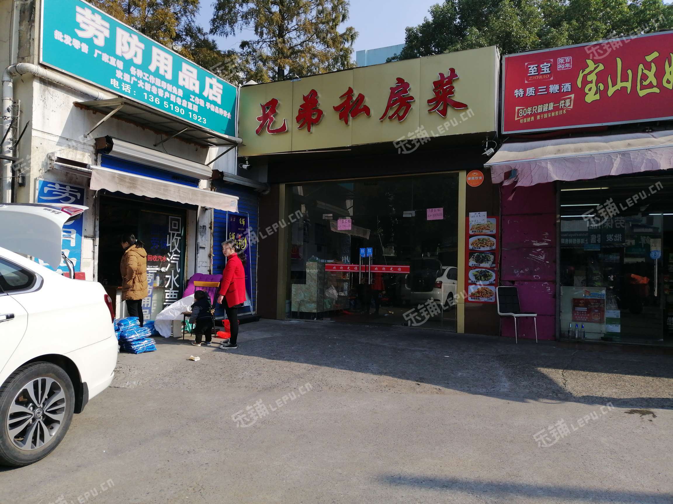 宝山月浦龙镇路180㎡小吃快餐店转让,可办照,可明火,可餐饮