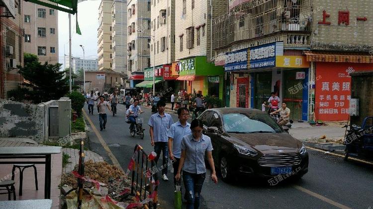 坪山区坪山浪尾路40㎡小吃快餐店转让个人照可过户可明火可餐饮