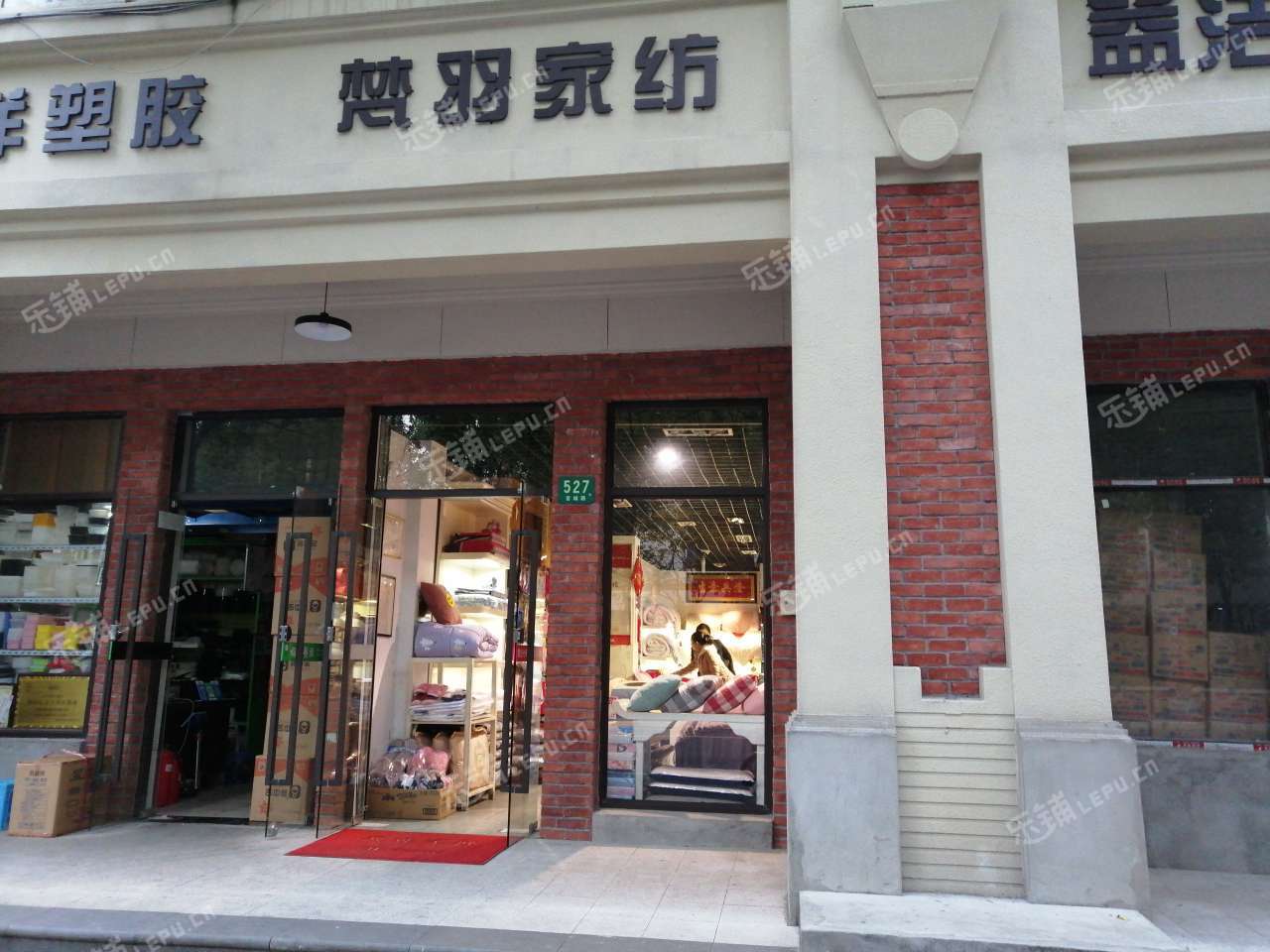 静安彭浦晋城路50㎡布艺家纺店转让,个人照可用