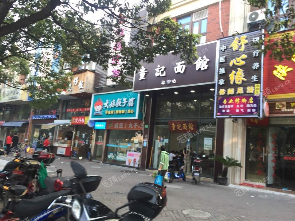 浦东曹路龚华路180㎡小吃快餐店转让,可办照,可明火,可餐饮