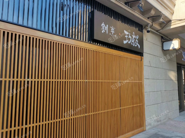 朝阳双井广渠门外大街138㎡日本料理店转让，公司照可过户，可明火，可餐饮