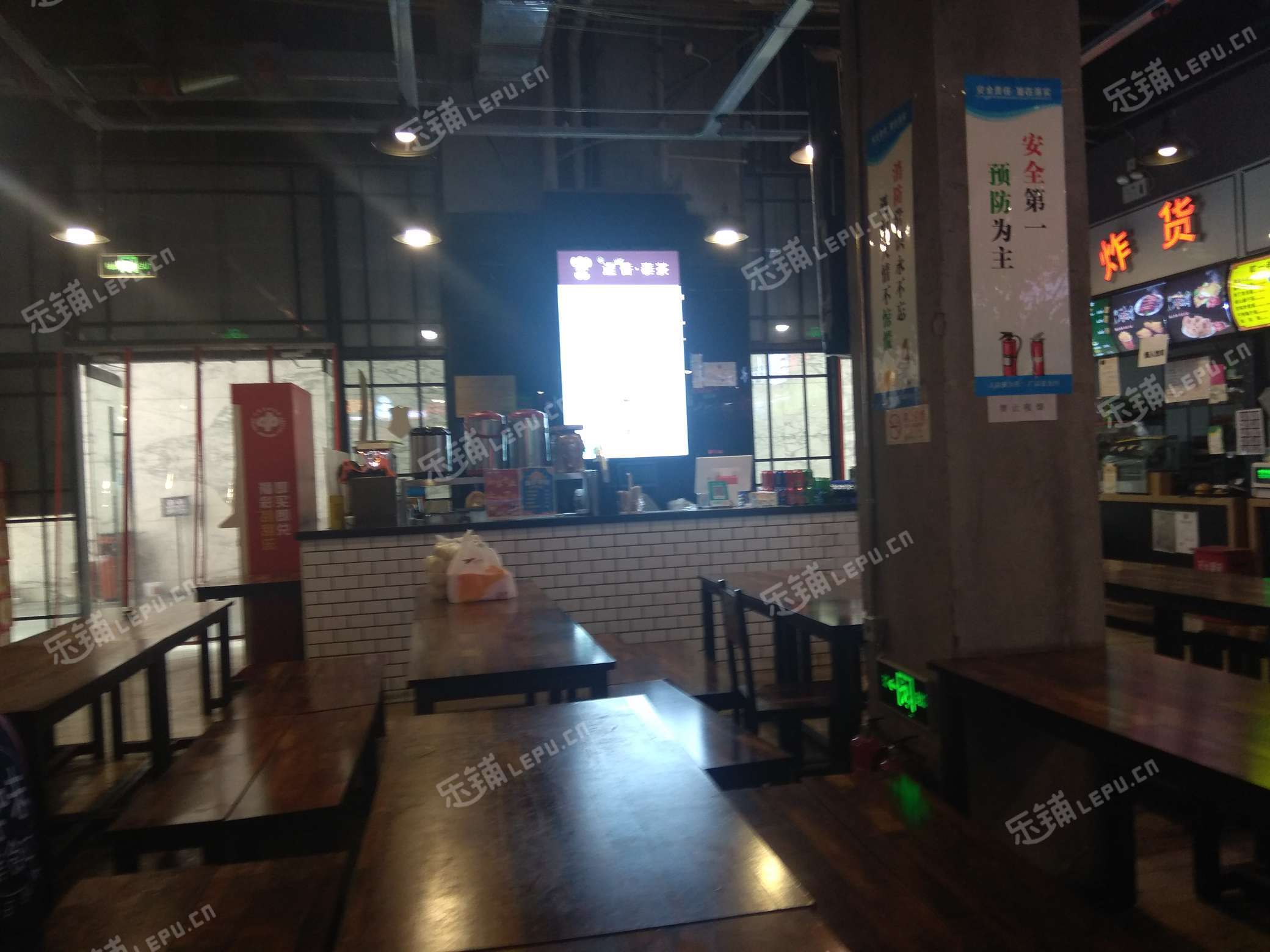 朝阳工体工人体育场北路12㎡小吃快餐店转让，大照/集体照，可餐饮