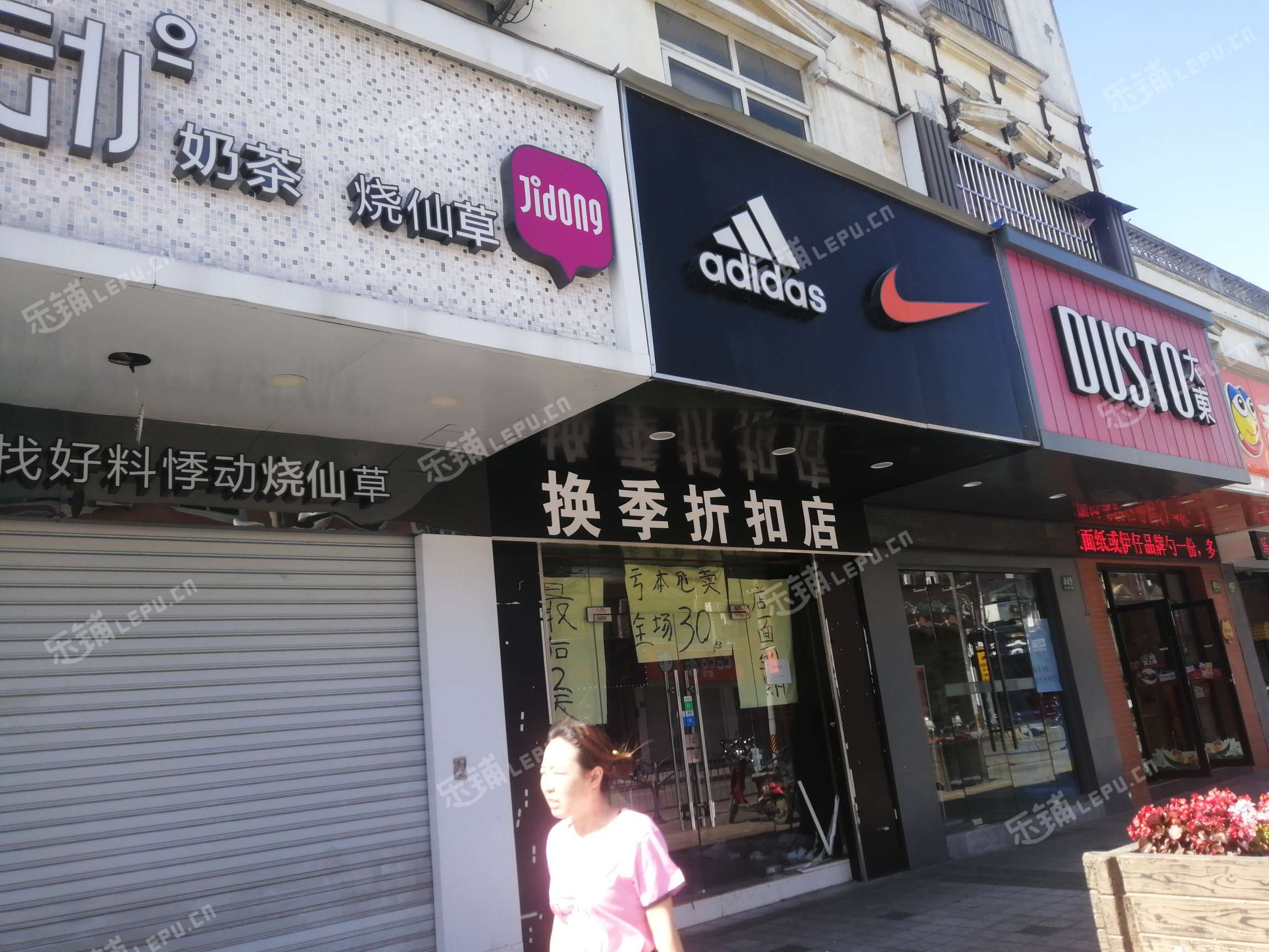 松江新桥新南街172㎡服装店转让,可办照,可餐饮