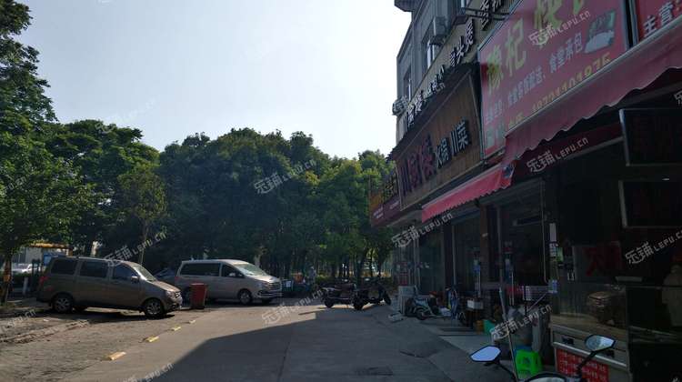 嘉定马陆丰登路102㎡小吃快餐店转让,个人照可用,可明火,可餐饮