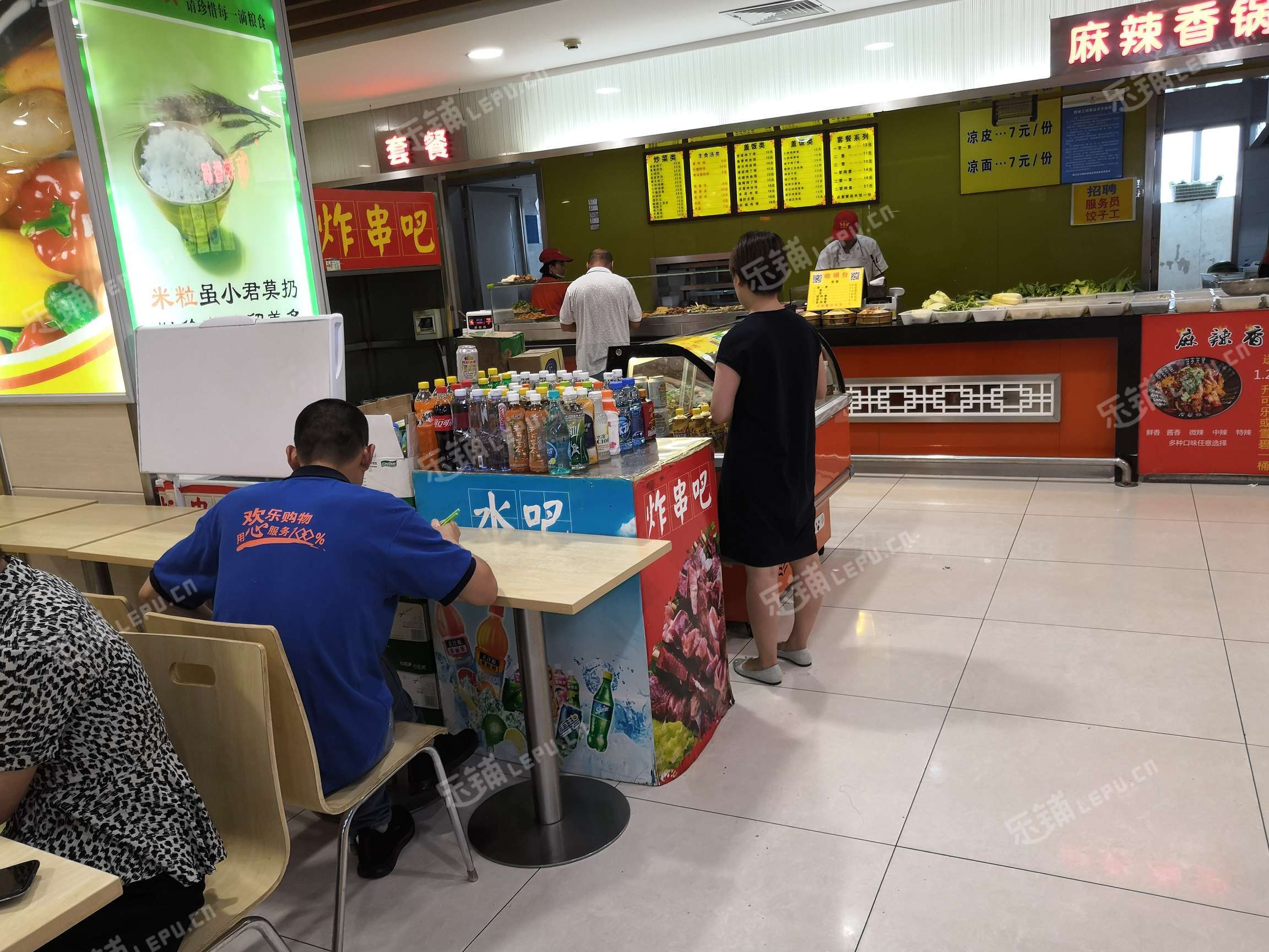 顺义马坡光明北街7㎡小吃快餐店出租，大照/集体照，可餐饮