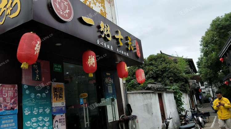 嘉定嘉定老城城中街50㎡小吃快餐店转让,可办照,可明火,可餐饮