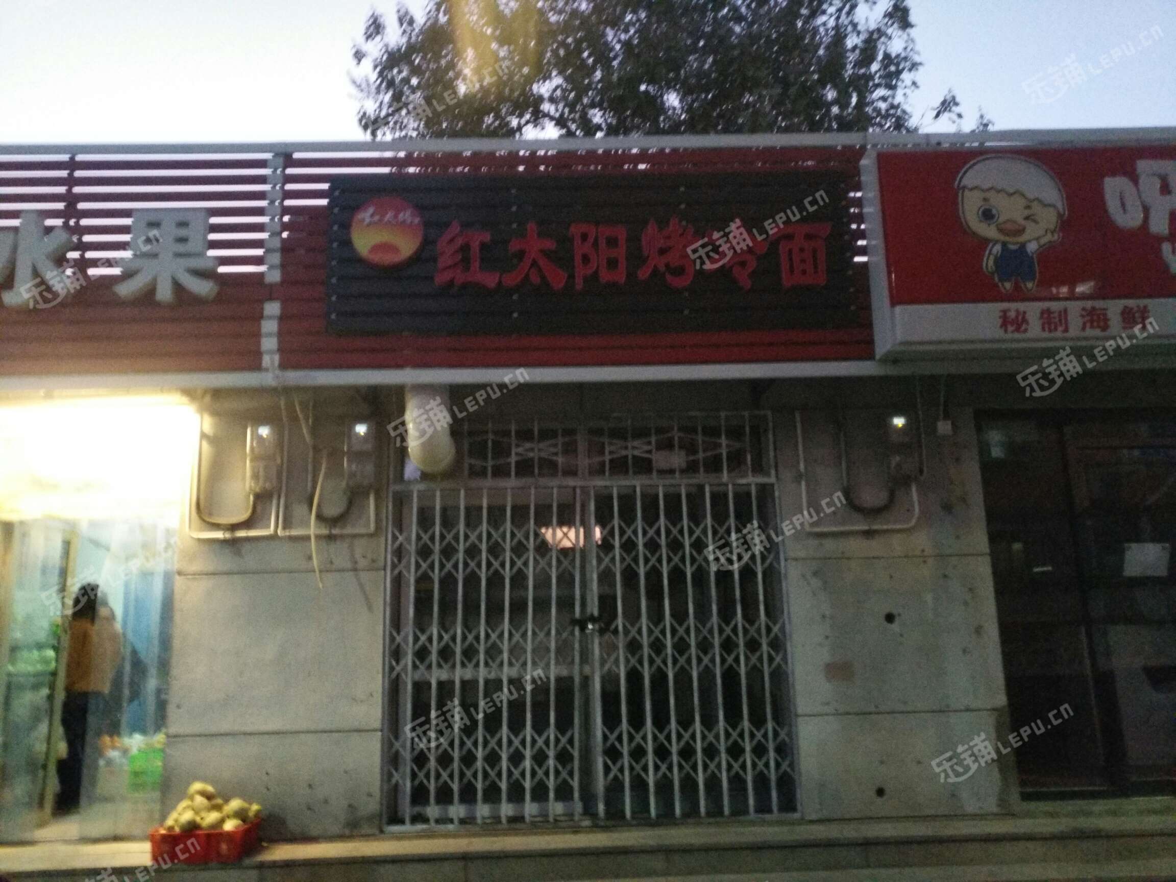昌平昌平县城学府路20㎡小吃快餐店转让，有照可增项，可明火，可餐饮