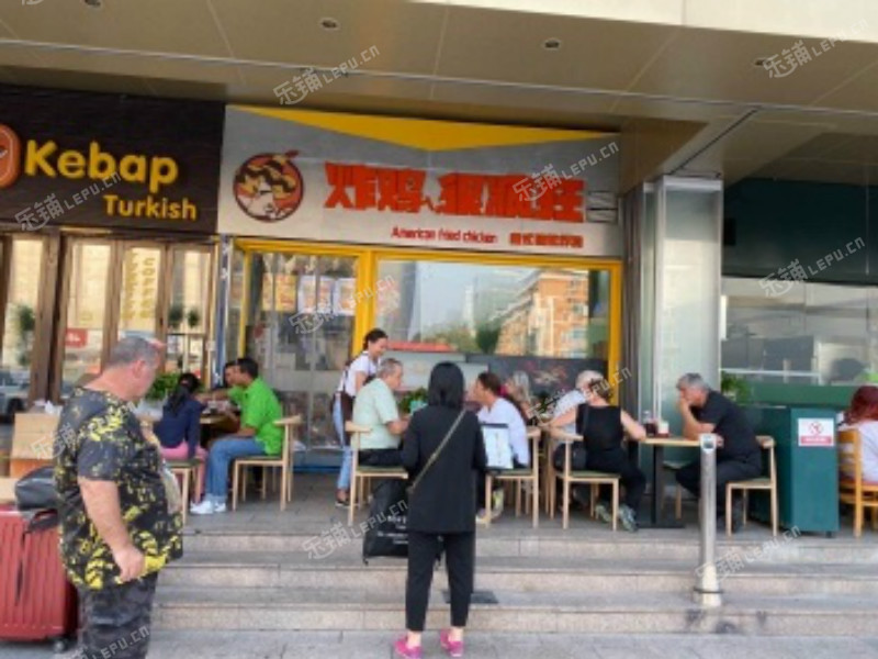 朝阳东大桥秀水街26㎡小吃快餐店转让，个人照可用，可餐饮