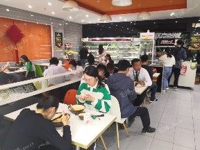 通州马驹桥兴贸二街97㎡小吃快餐店转让，公司照可过户，可餐饮