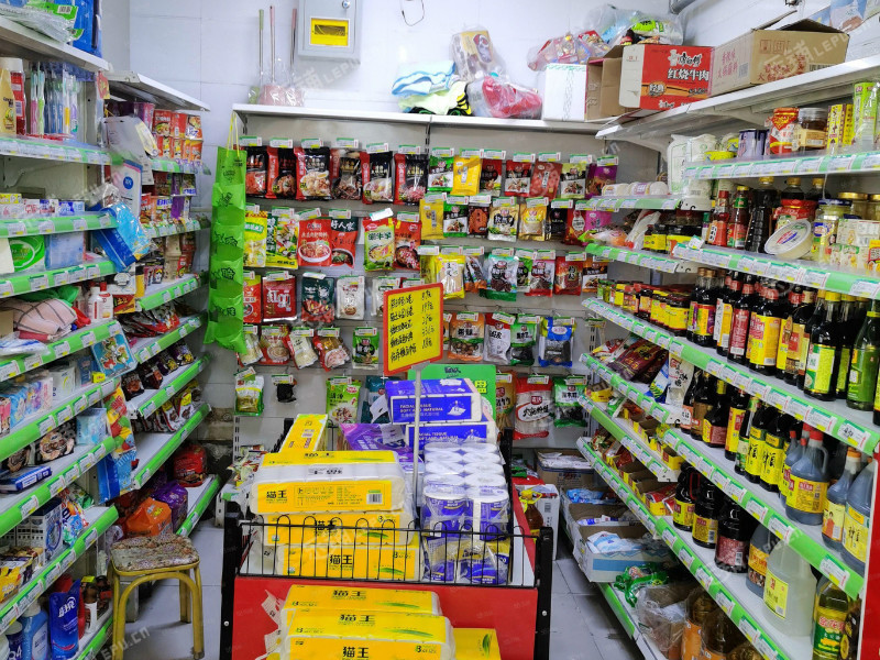昌平昌平县城鼓楼东街300㎡超市转让，公司照可过户，可餐饮