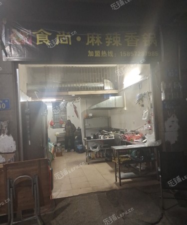 白云白云大道南朝辅街80㎡小吃快餐店转让，可办照，可明火，可餐饮