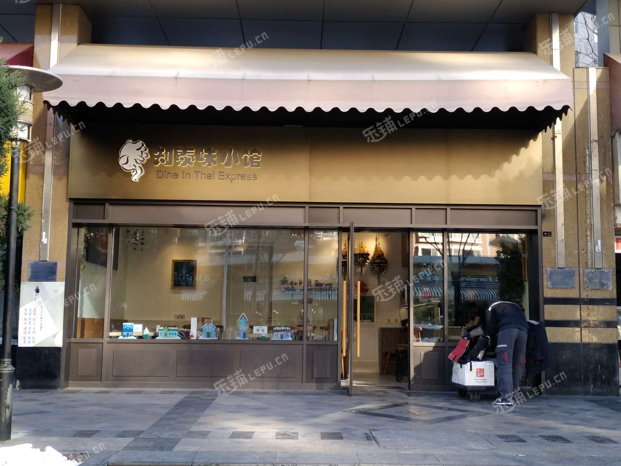 朝阳双井天力街56㎡小吃快餐店转让，个人照可用，可明火，可餐饮