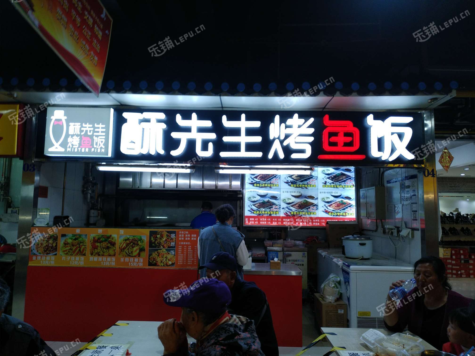 怀柔商业街15㎡小吃快餐店(窗口)转让，大照/集体照，可餐饮