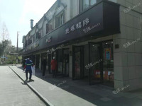 青浦城中北路82㎡小吃快餐店转让，可办照，可明火，可餐饮