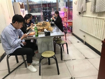 昌平东小口镇回南路38㎡小吃快餐店转让，个人照可用，可明火，可餐饮