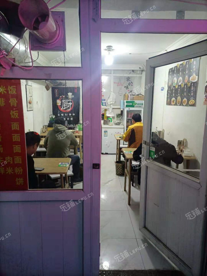 通州马驹桥兴华中街25㎡小吃快餐店转让，可办照，可明火，可餐饮