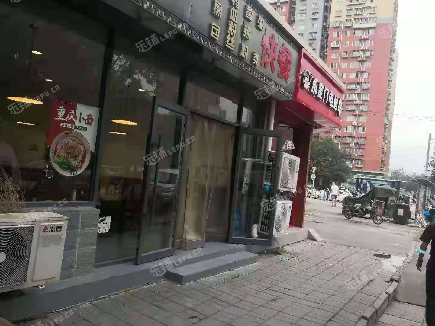 朝阳常营朝阳北路130㎡小吃快餐店转让，大照/集体照，可餐饮