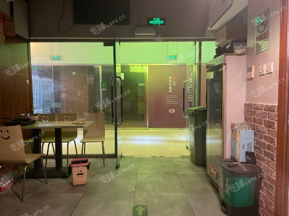 石景山鲁谷鲁谷路97㎡小吃快餐店转让，个人照可用，可餐饮
