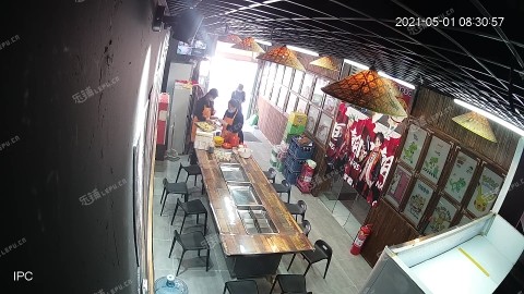 房山京周路100㎡小吃快餐店转让，个人照可过户，可餐饮