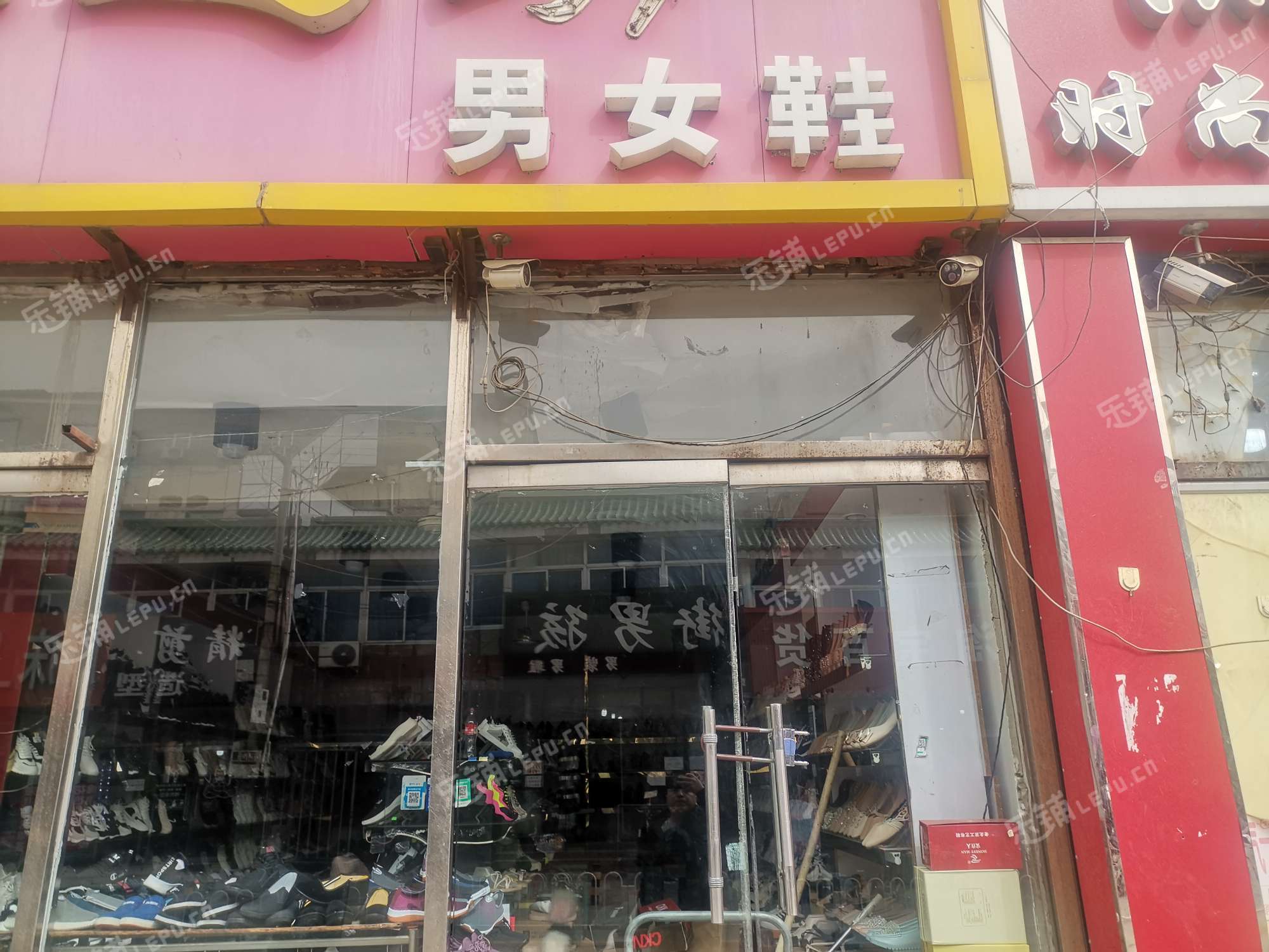 通州马驹桥兴华中街30㎡鞋店转让，个人照可用