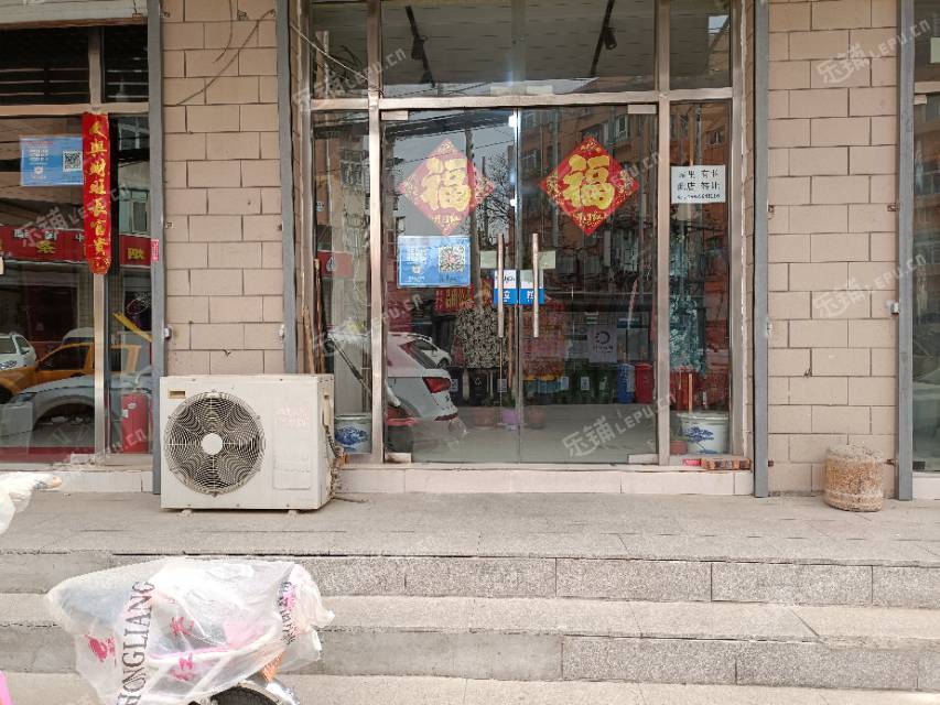 昌平昌平县城西关路33㎡服装店转让，公司照可用