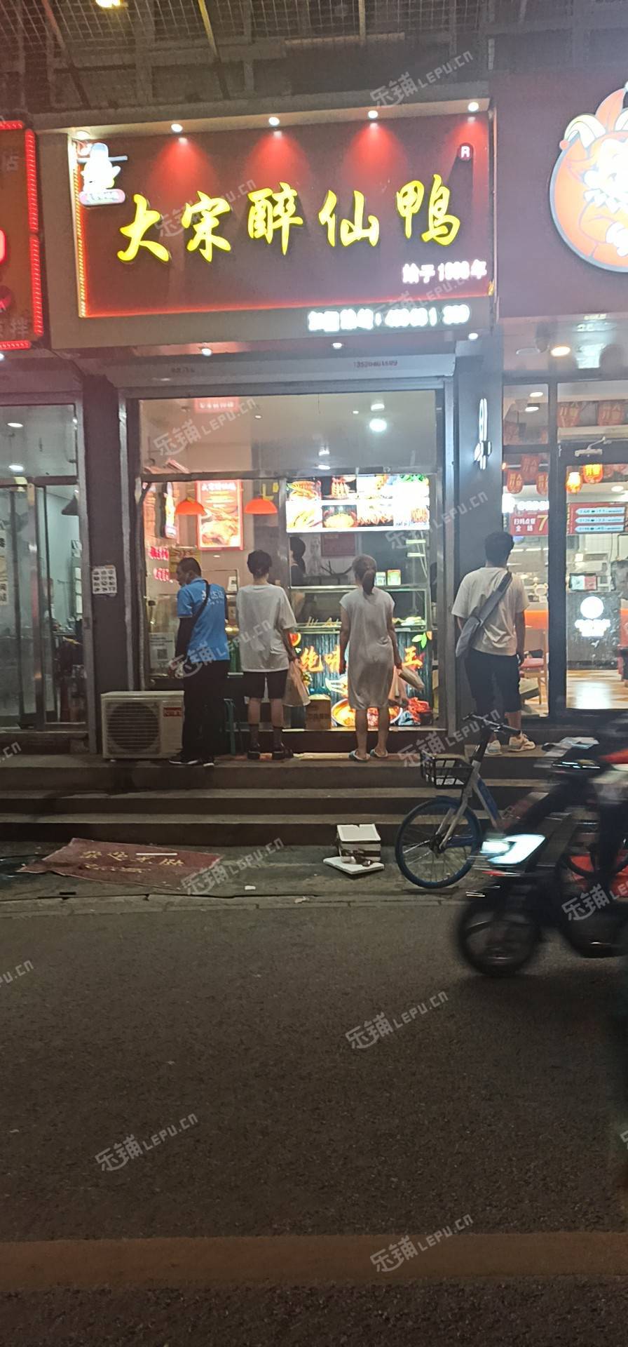 昌平东小口镇回南路30㎡小吃快餐店出租，个人照可用，可餐饮