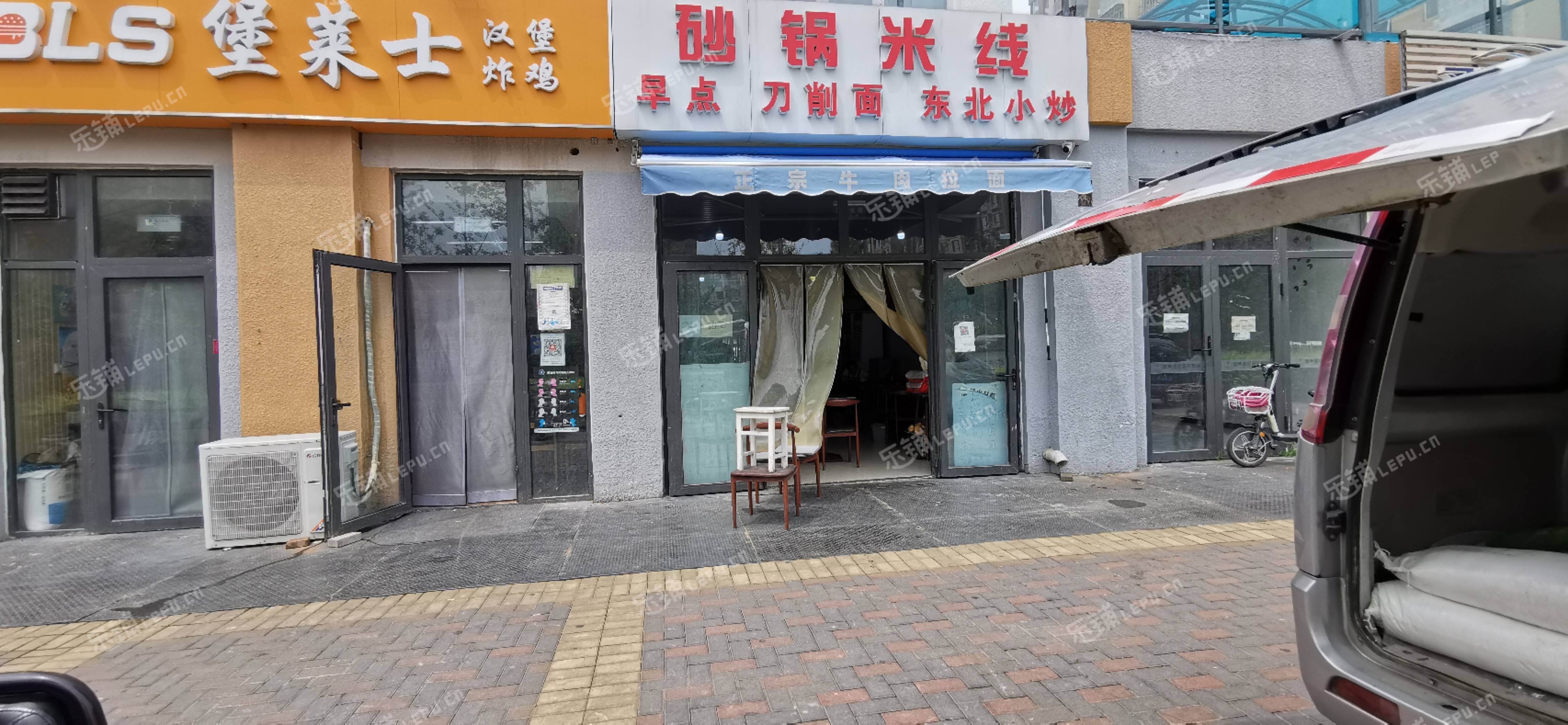 朝阳东坝单店中路82㎡小吃快餐店转让，个人照可用，可餐饮