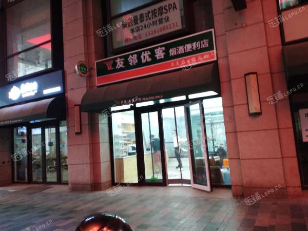 朝阳常营朝阳北路16㎡小吃快餐店出租，个人照可用，可餐饮