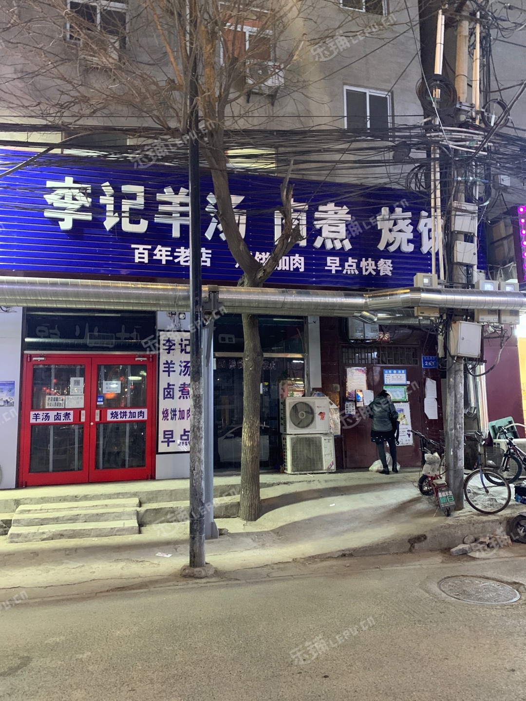 昌平东小口镇回南路100㎡小吃快餐店转让，个人照可用，可明火，可餐饮