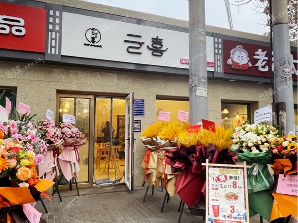 朝阳朝青青年路40㎡小吃快餐店转让，可办照，可明火，可餐饮