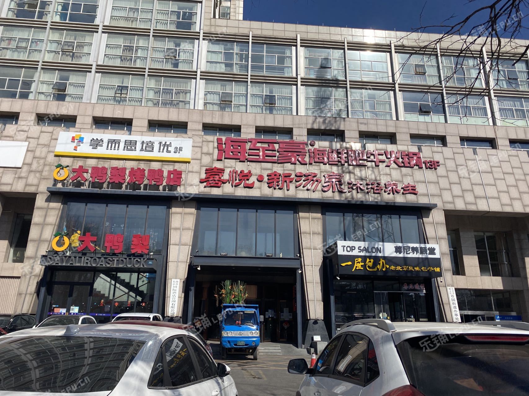 順義順義城石園大街1218㎡火鍋店轉(zhuǎn)讓，可辦照，可明火，可餐飲