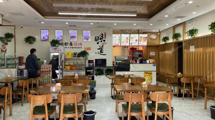 大兴亦庄荣华中路131㎡小吃快餐店出租，有照可增项，可明火，可餐饮