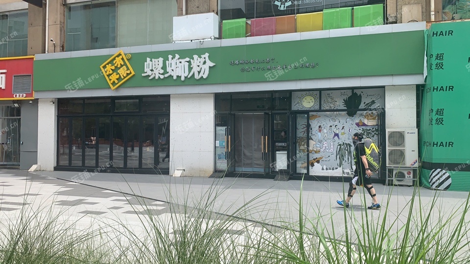 朝阳望京东望京街180㎡小吃快餐店转让，可办照，可明火，可餐饮
