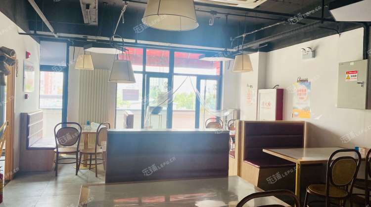 朝阳东坝140㎡小吃快餐店转让，可办照，可明火，可餐饮