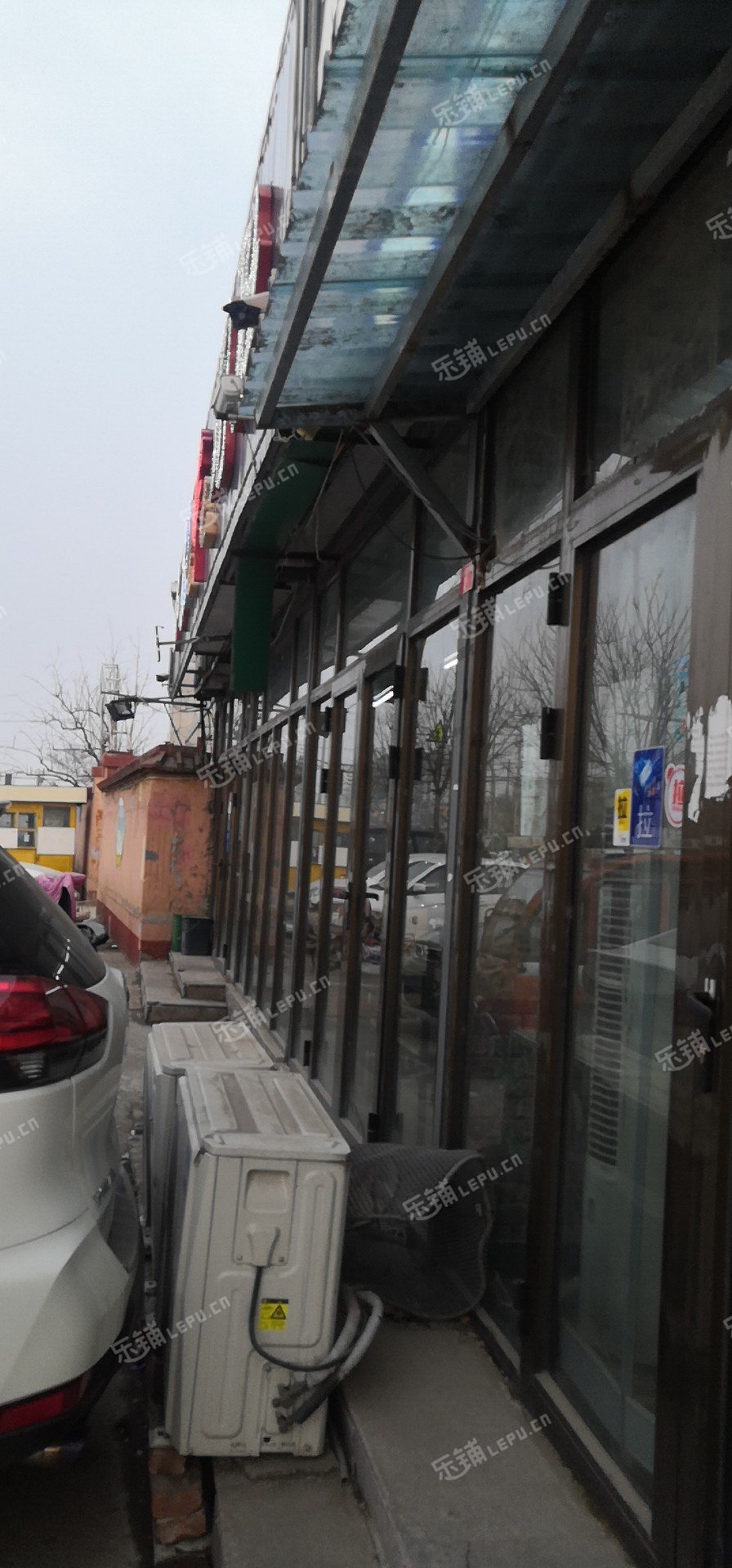 密云双新街300㎡小吃快餐店转让，个人照可用，可明火，可餐饮