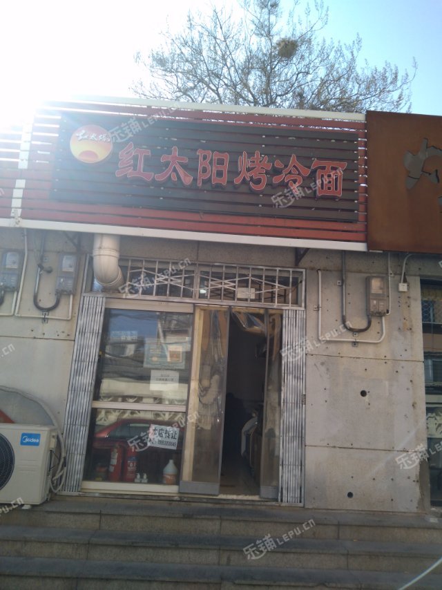 昌平昌平县城府学路19㎡小吃快餐店转让，个人照可过户，可餐饮