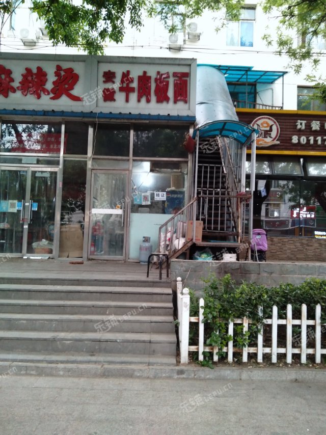 昌平昌平县城东环路30㎡小吃快餐店转让，个人照可用，可明火，可餐饮