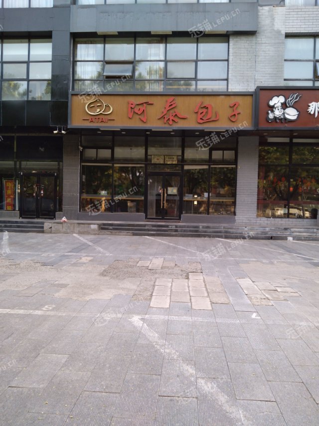 昌平昌平县城西环路300㎡商铺转让，可办照，可明火，可餐饮