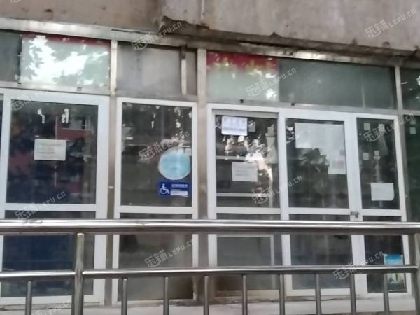 东城朝阳门内260㎡商铺出租，可办照，可餐饮