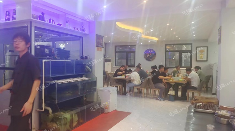 昌平南口600㎡小吃快餐店转让，可办照，可明火，可餐饮