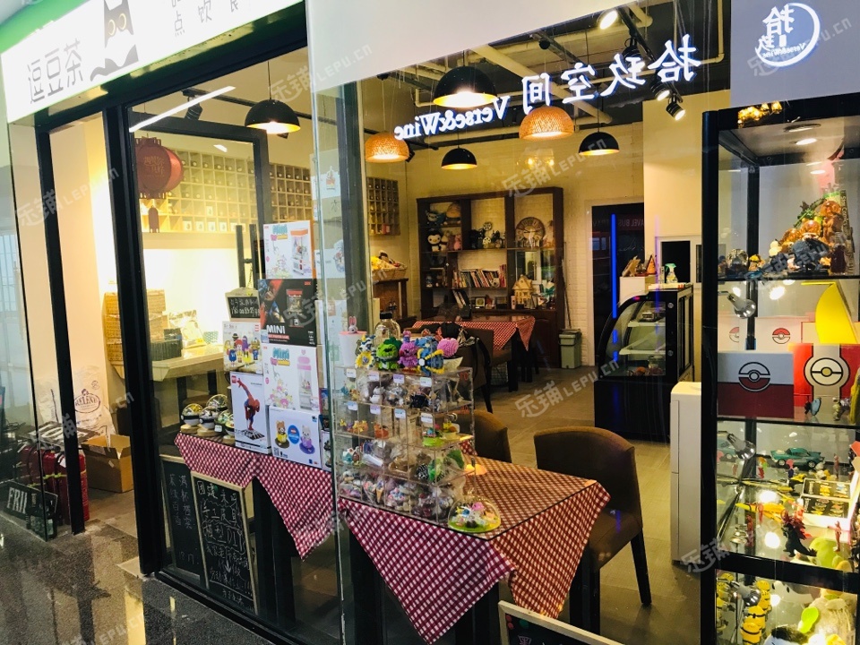 朝阳东大桥金桐西路82㎡甜品店转让，可办照，可明火，可餐饮