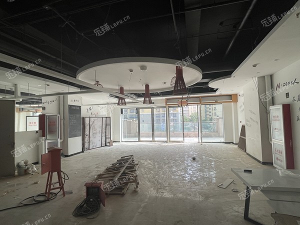 丰台科技园区142㎡商铺出租，可办照，可明火，可餐饮