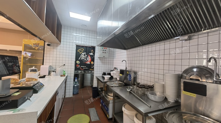 通州马驹桥马驹桥大街120㎡家常菜馆转让，可办照，可明火，可餐饮
